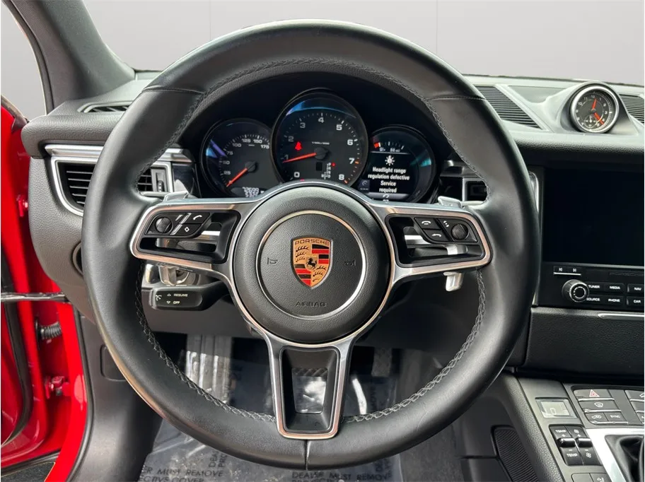 Porsche Macan photo 26