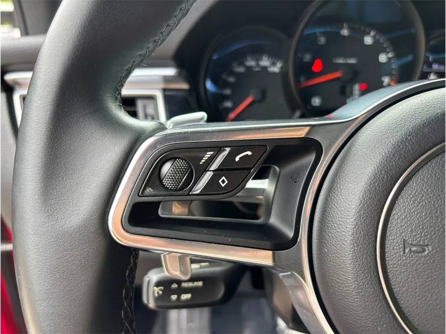 Porsche Macan photo 27