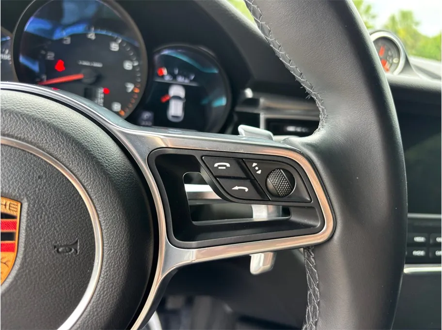 Porsche Macan photo 28