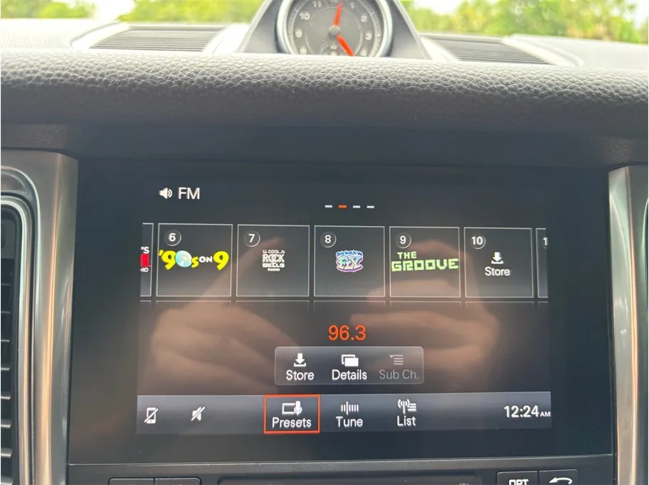 Porsche Macan photo 30