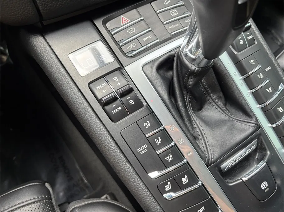 Porsche Macan photo 32