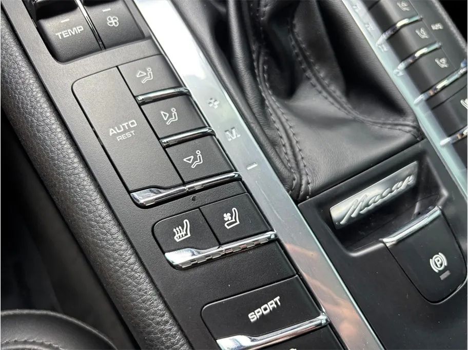 Porsche Macan photo 33