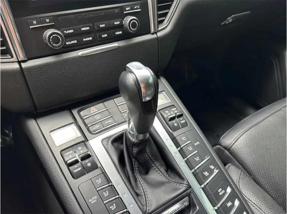 Porsche Macan photo 37