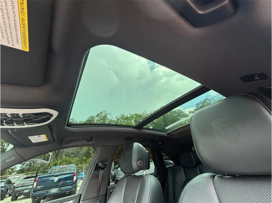 Porsche Macan photo 38