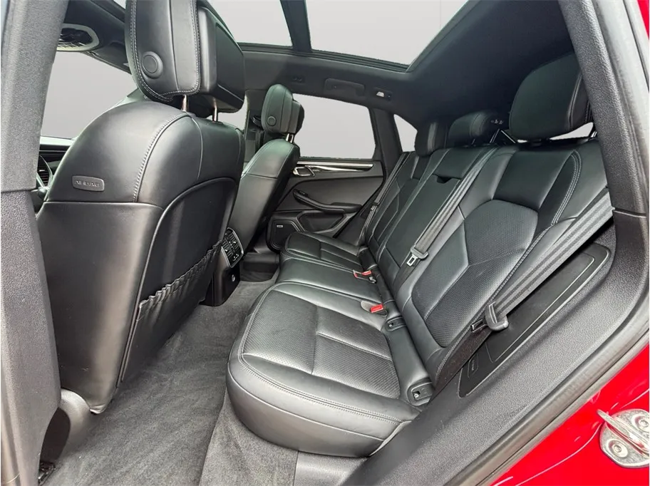 Porsche Macan photo 39