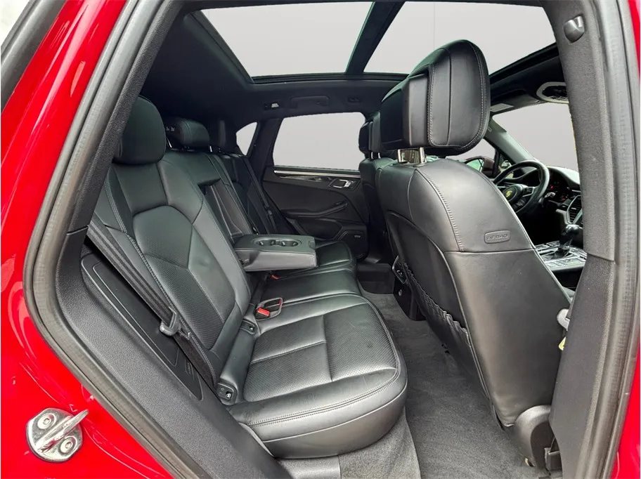 Porsche Macan photo 44