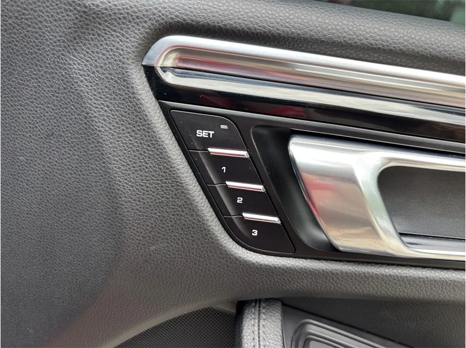 Porsche Macan photo 48