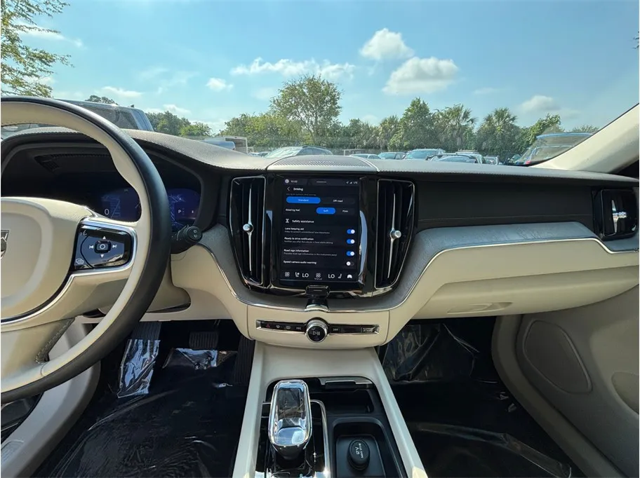 Volvo XC60 photo 11