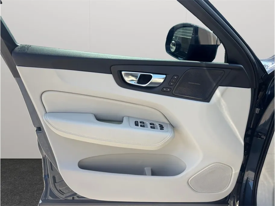 Volvo XC60 photo 22
