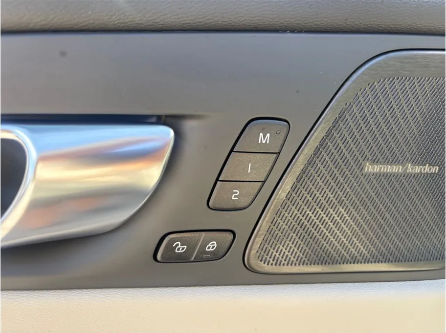 Volvo XC60 photo 24