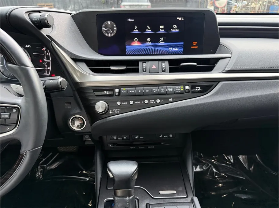 Lexus ES photo 11