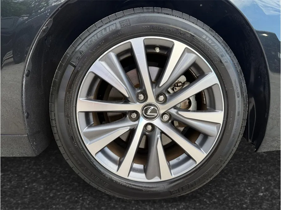 Lexus ES photo 13