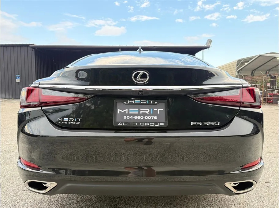 Lexus ES photo 17