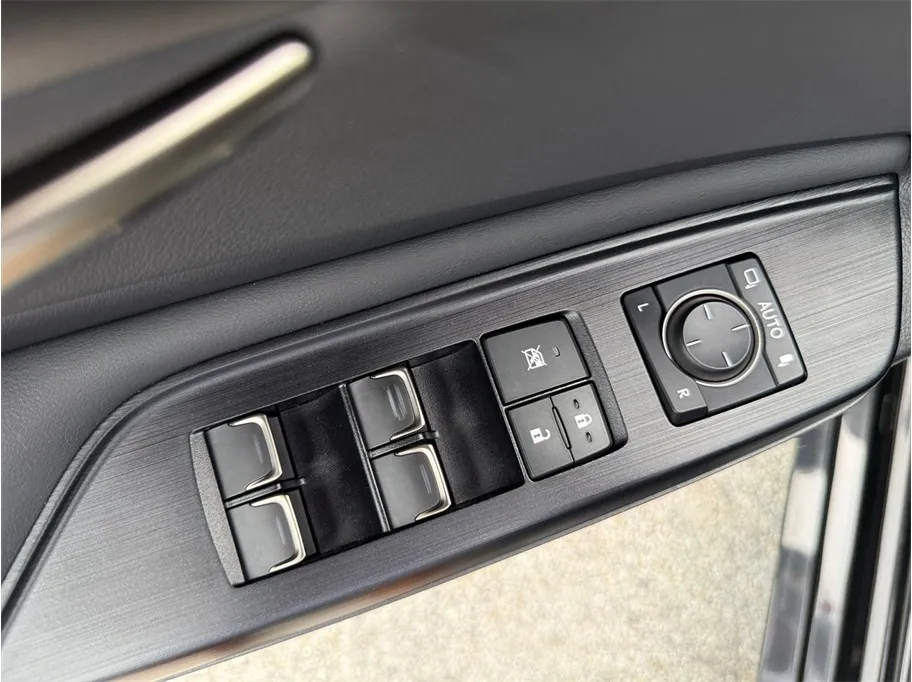 Lexus ES photo 24