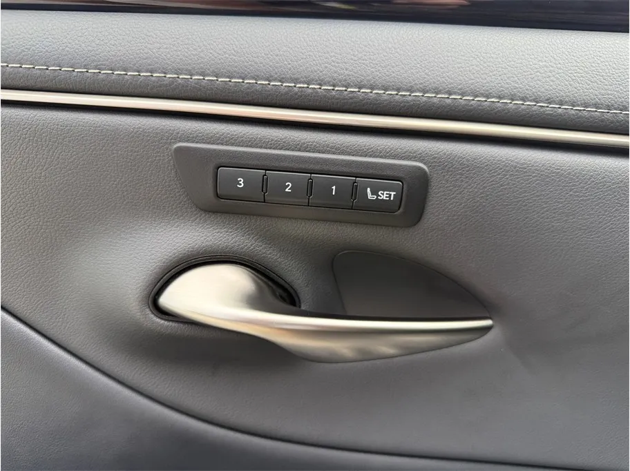 Lexus ES photo 25