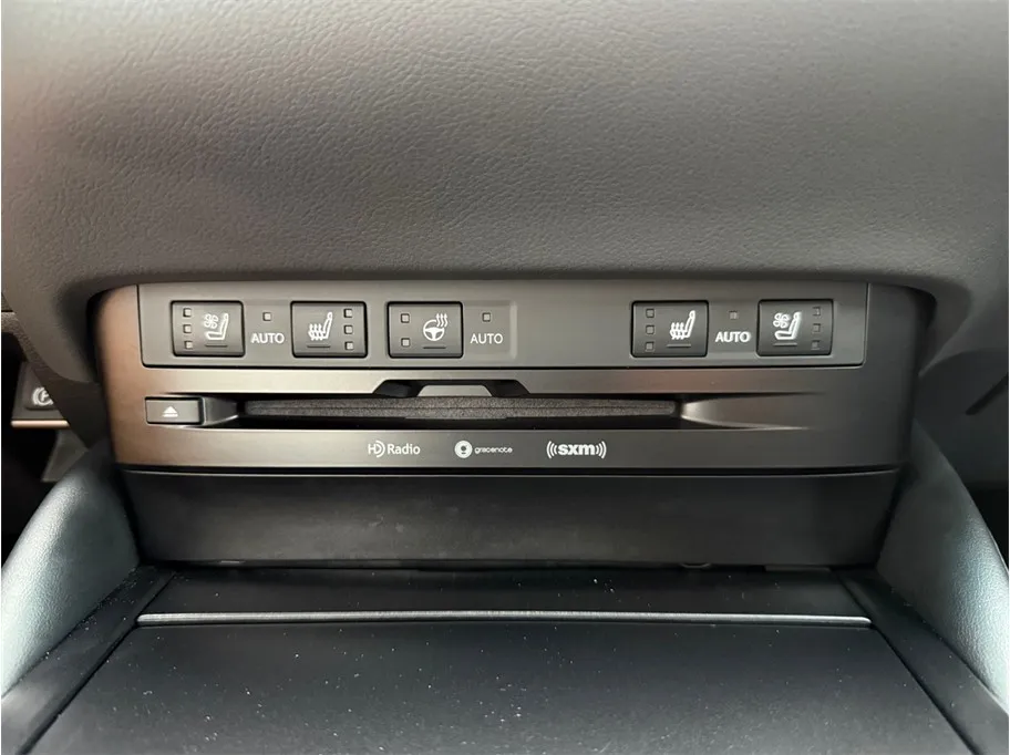 Lexus ES photo 34
