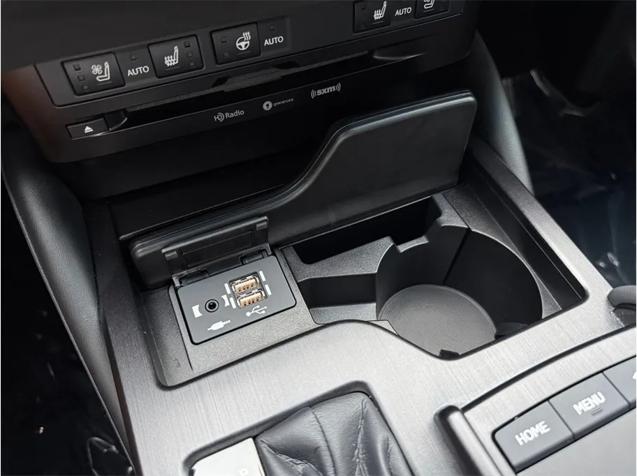 Lexus ES photo 35
