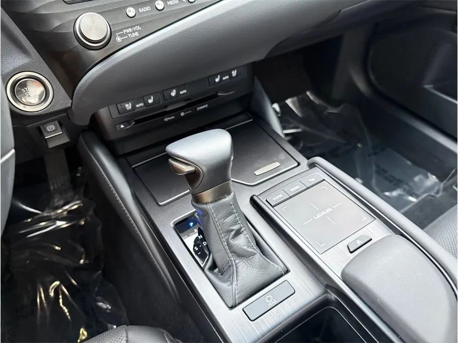 Lexus ES photo 37