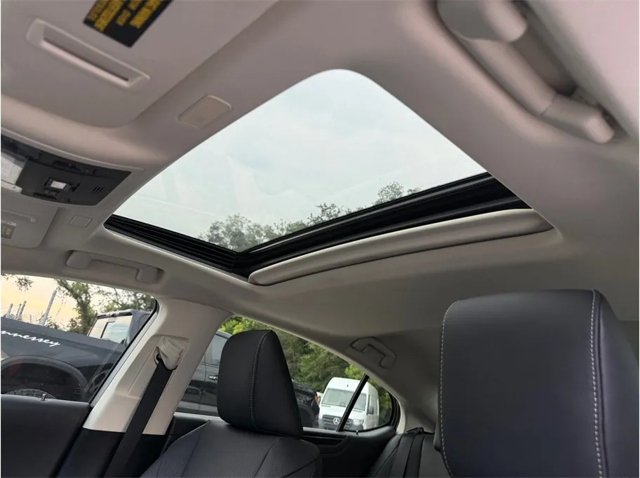 Lexus ES photo 38