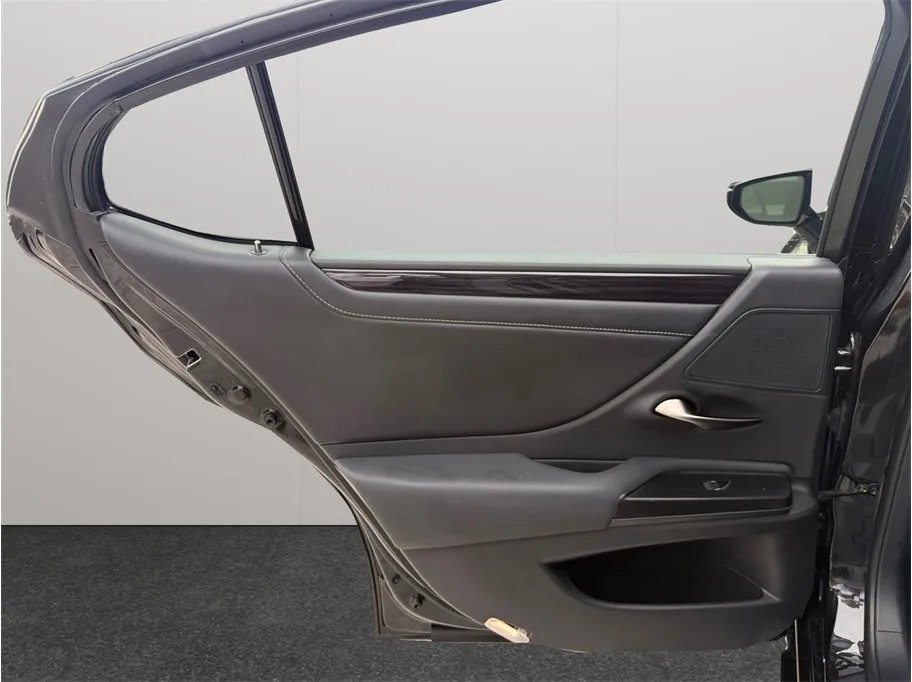 Lexus ES photo 40