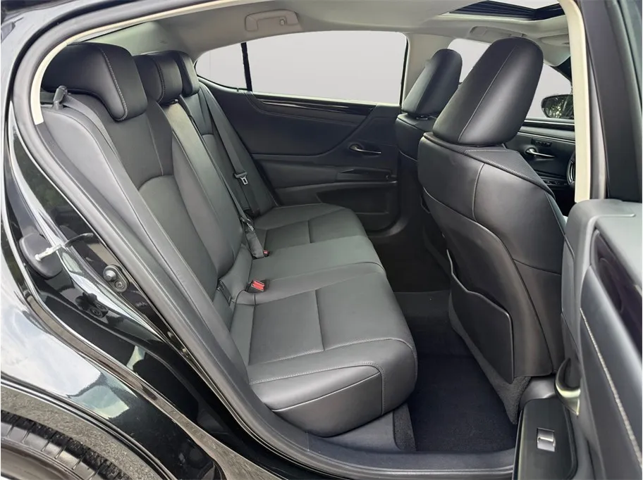 Lexus ES photo 45
