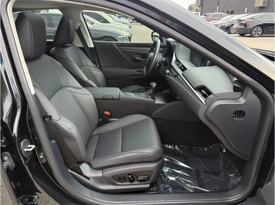 Lexus ES photo 46