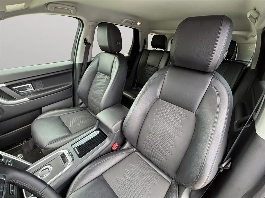 Land Rover Discovery Sport photo 17