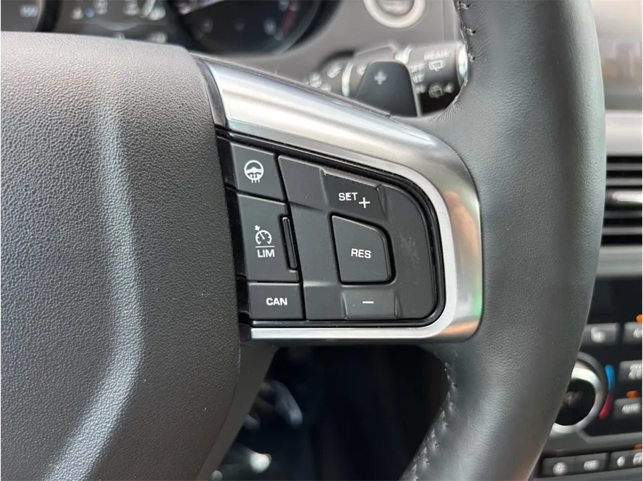 Land Rover Discovery Sport photo 24