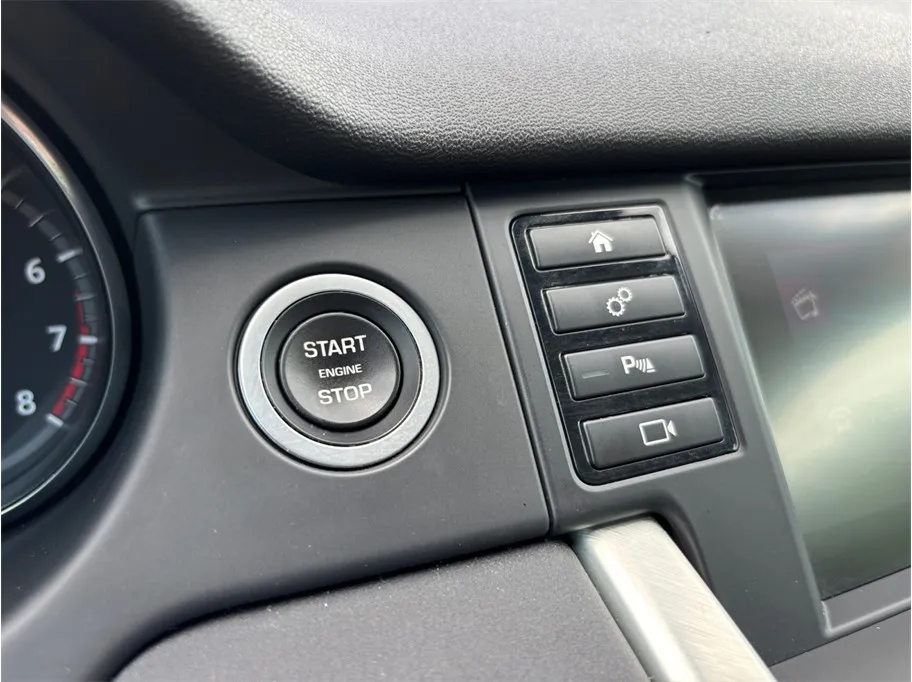 Land Rover Discovery Sport photo 25