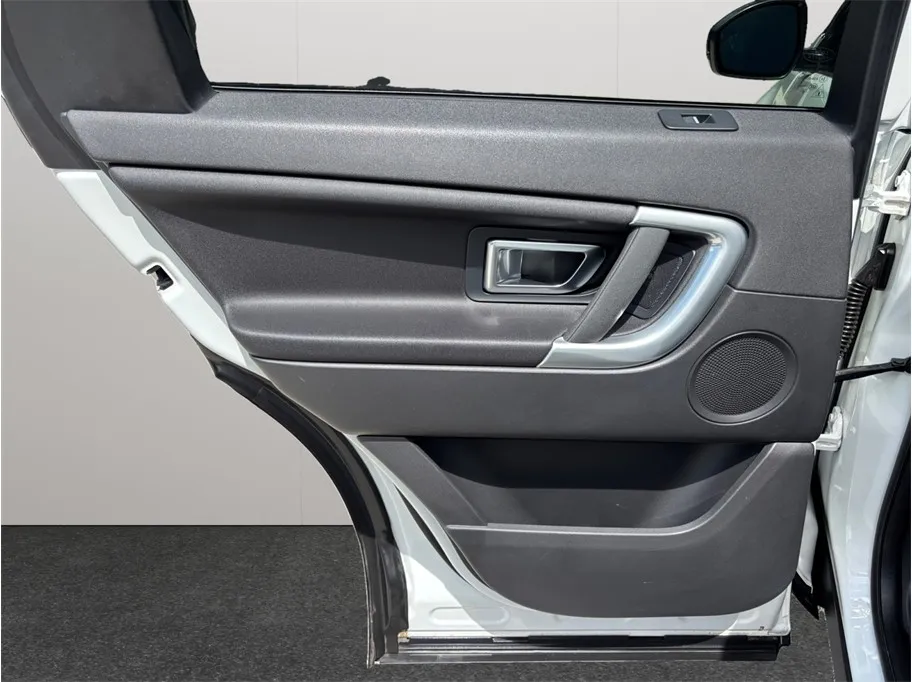 Land Rover Discovery Sport photo 35
