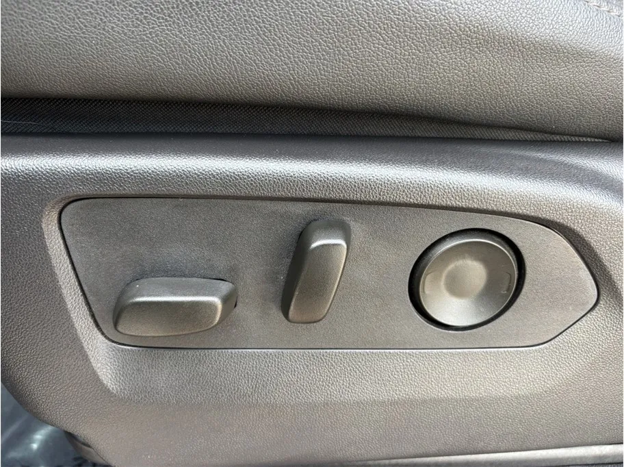 Chevrolet Silverado photo 23