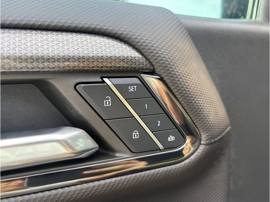 Chevrolet Silverado photo 27