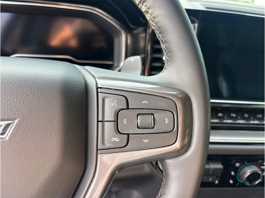 Chevrolet Silverado photo 32