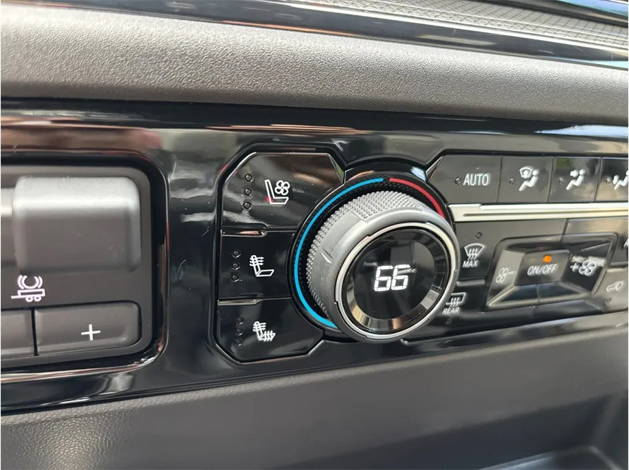 Chevrolet Silverado photo 38