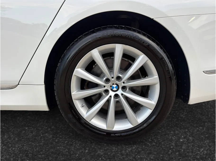 BMW 7 Series photo 15
