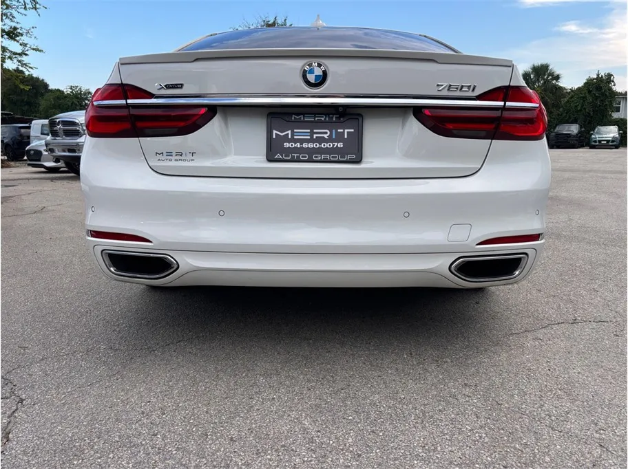 BMW 7 Series photo 17