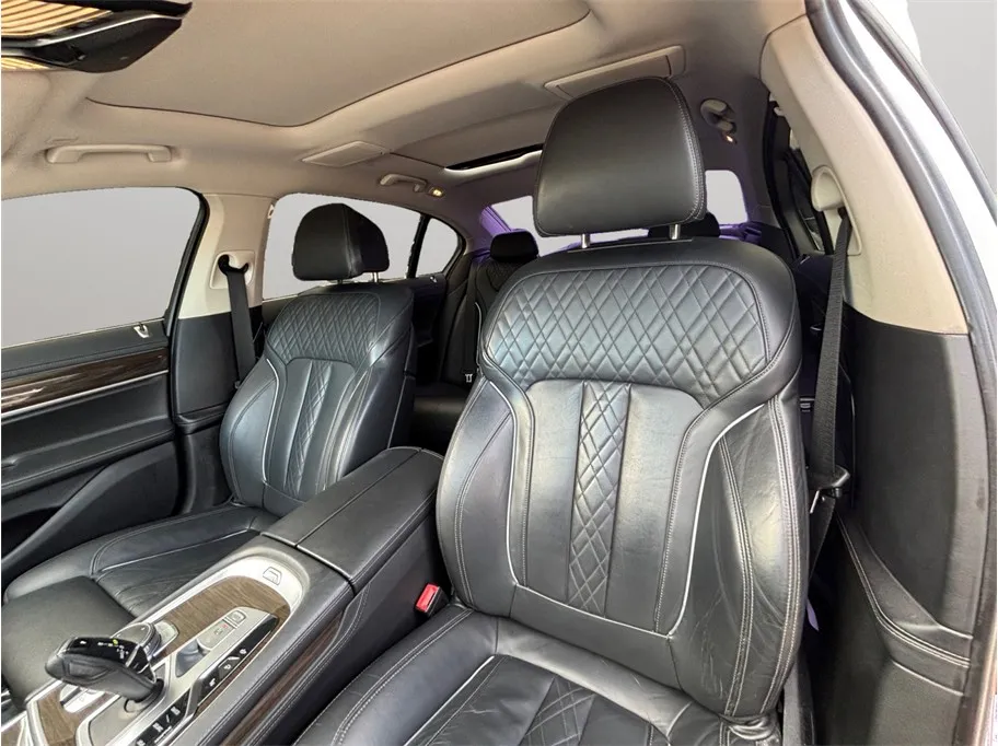 BMW 7 Series photo 20