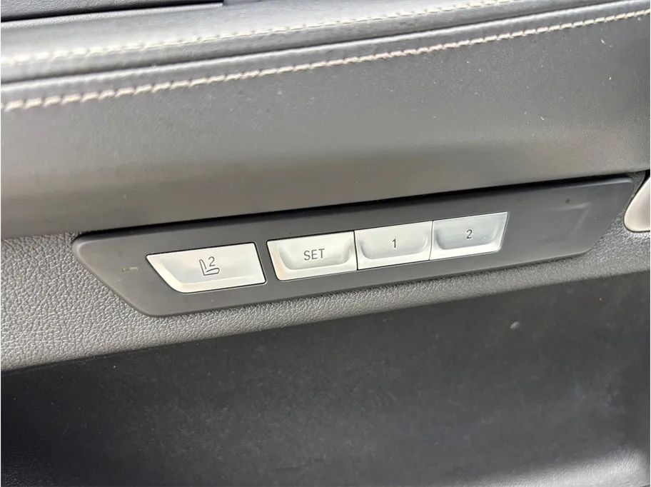 BMW 7 Series photo 25