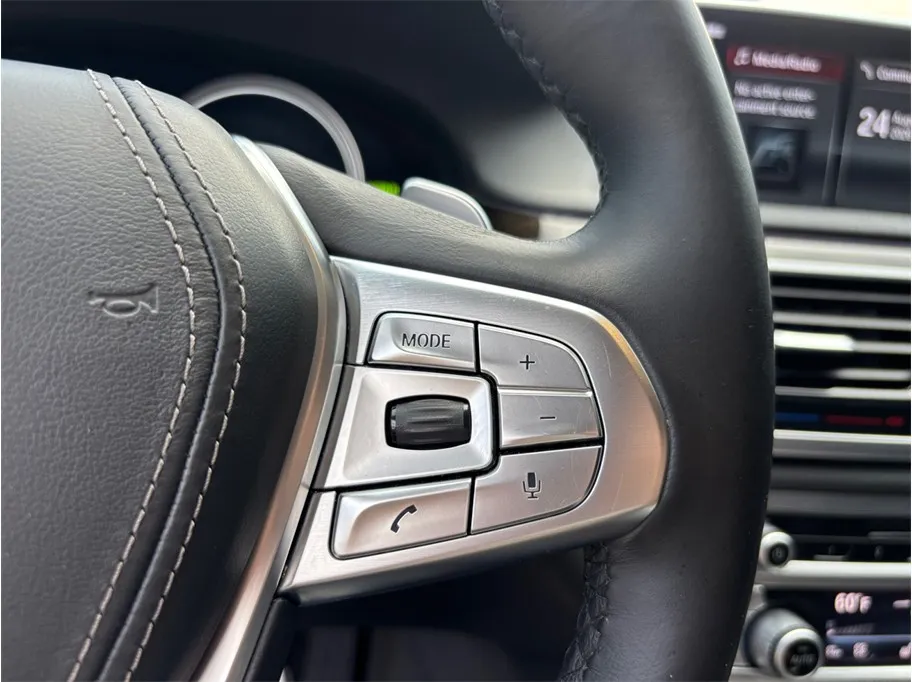 BMW 7 Series photo 29