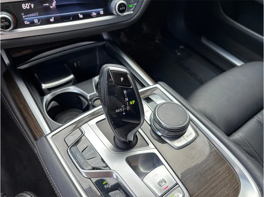 BMW 7 Series photo 38