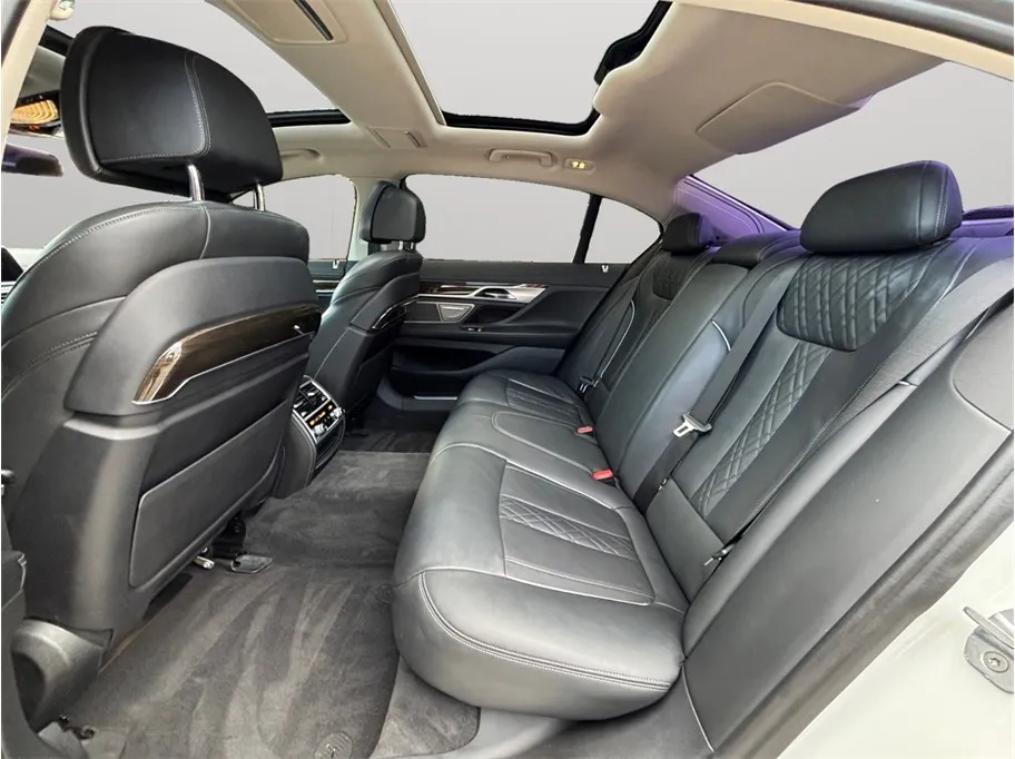 BMW 7 Series photo 40
