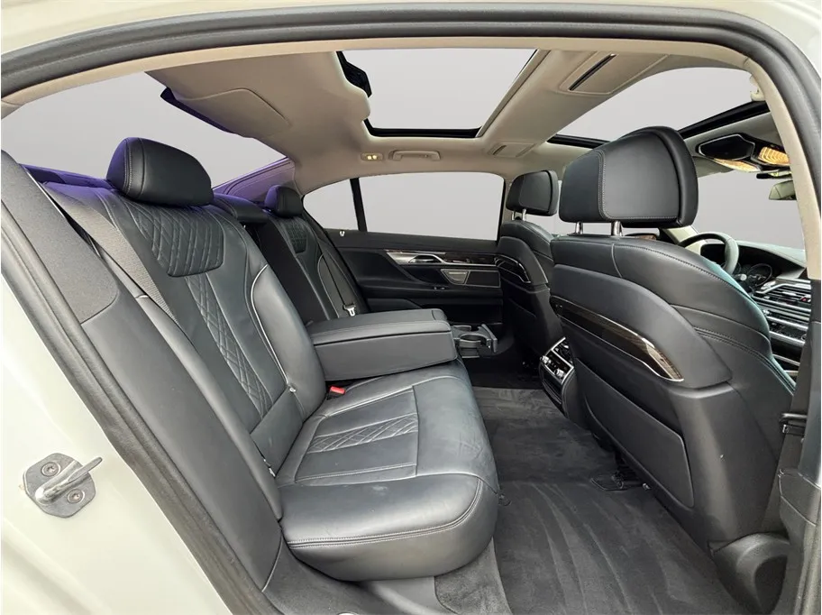 BMW 7 Series photo 45