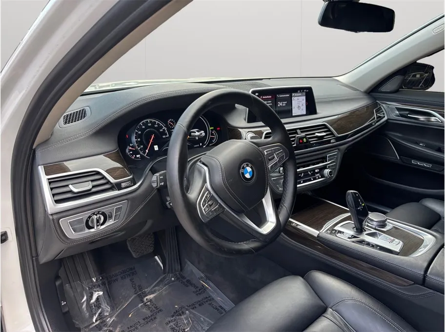 BMW 7 Series photo 6