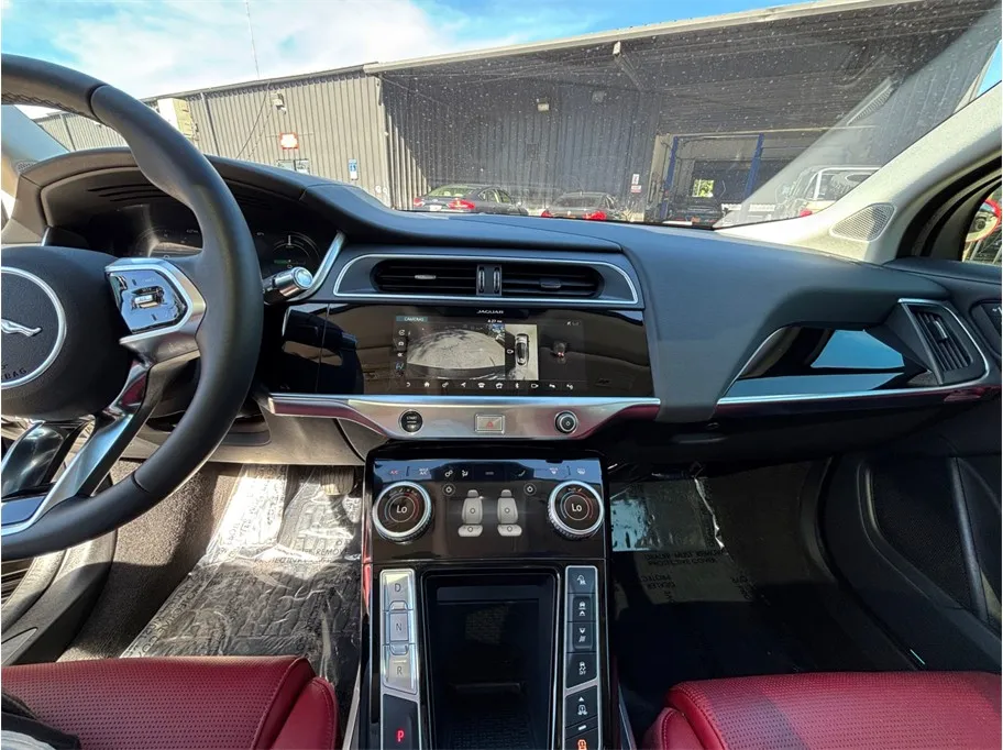 Jaguar I-PACE photo 11