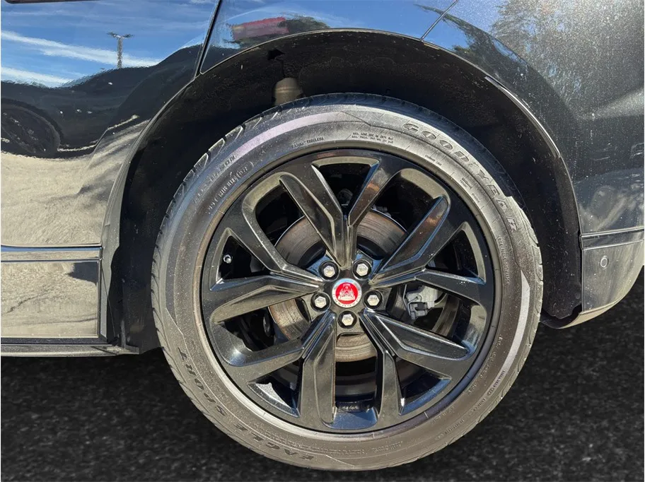 Jaguar I-PACE photo 15