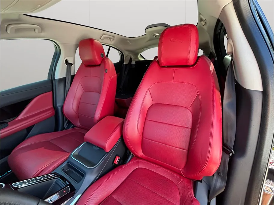 Jaguar I-PACE photo 18