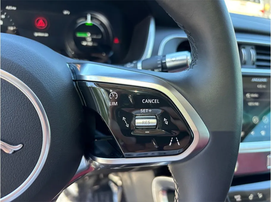 Jaguar I-PACE photo 26