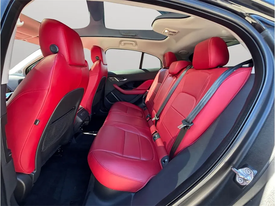 Jaguar I-PACE photo 36