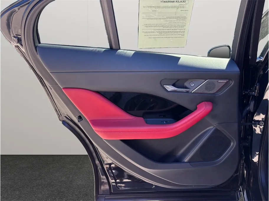 Jaguar I-PACE photo 37