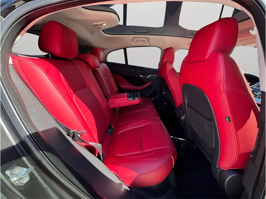 Jaguar I-PACE photo 41